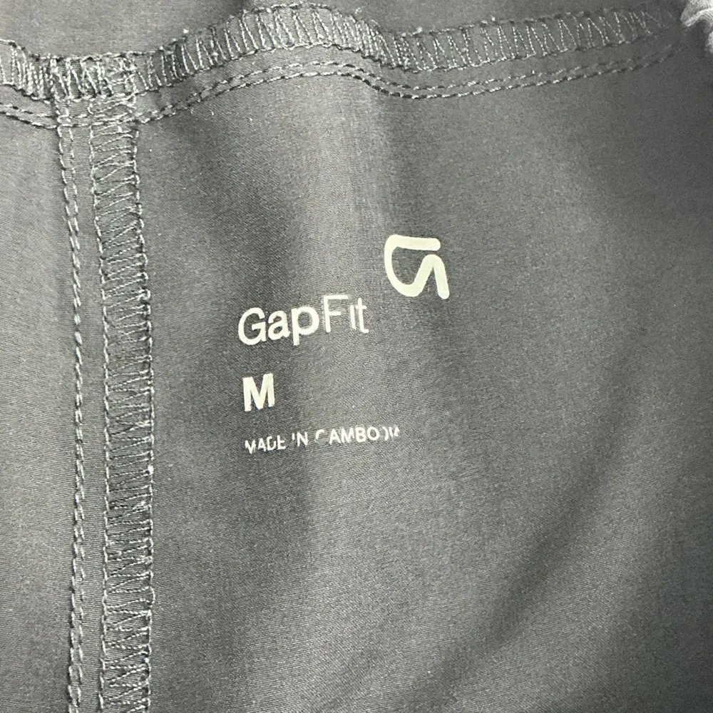 GapFit Black Athletic Shorts Womens M GF004104 Pockets Stretch Workout Running